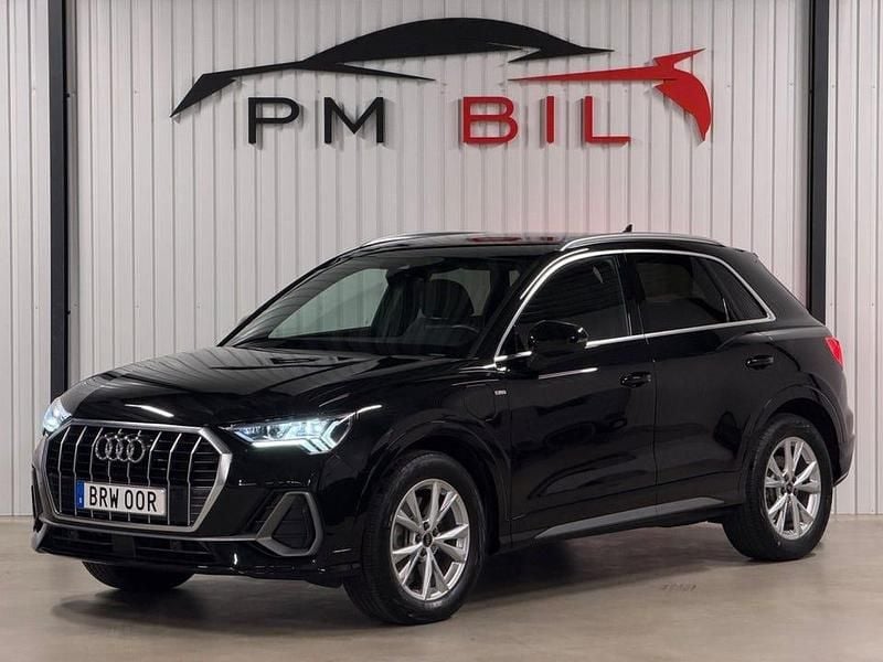 Svart Begagnad 2023 Audi Q3 S-Line SUV | 389 900 kr (Marknadspris) - Bild 1/4