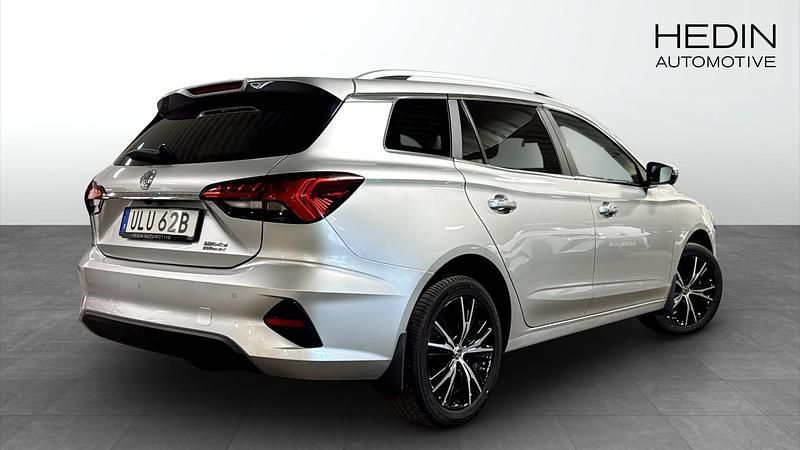 Begagnad MG MG5 EV Luxury 130 kW (177 HK) 2022 Grå (silver) Kombi