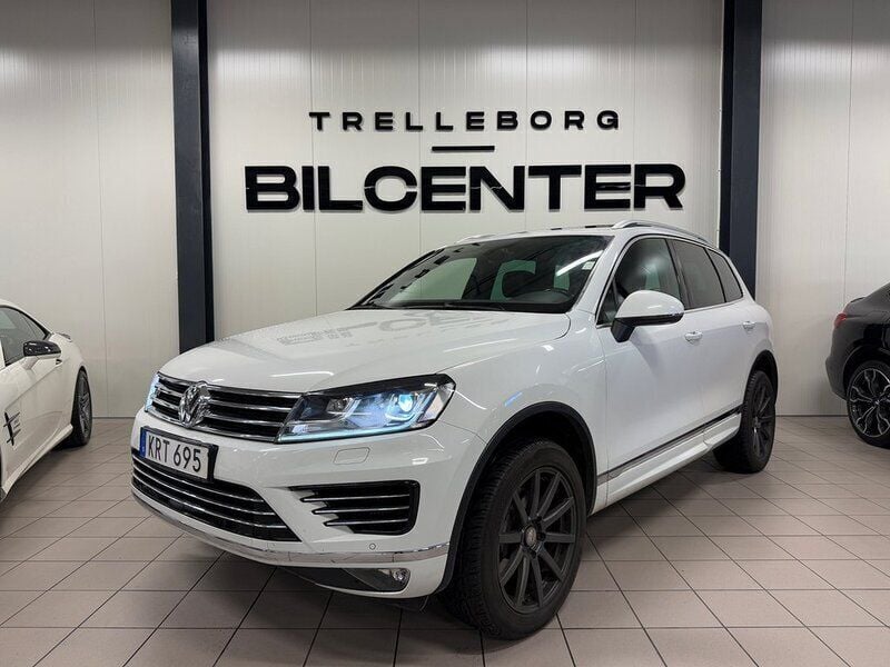 Vit Begagnad 2018 VW Touareg R-line SUV | 279 900 kr - Bild 1/4