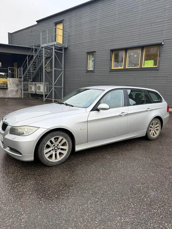Begagnad BMW 320 150 HK (110 kW) 2007 Kombi
