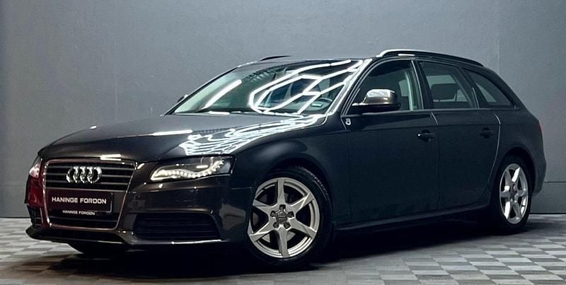 Mörkgrå (grå) Begagnad 2009 Audi A4 Sport Kombi | 74 900 kr (Marknadspris) - Bild 1/4
