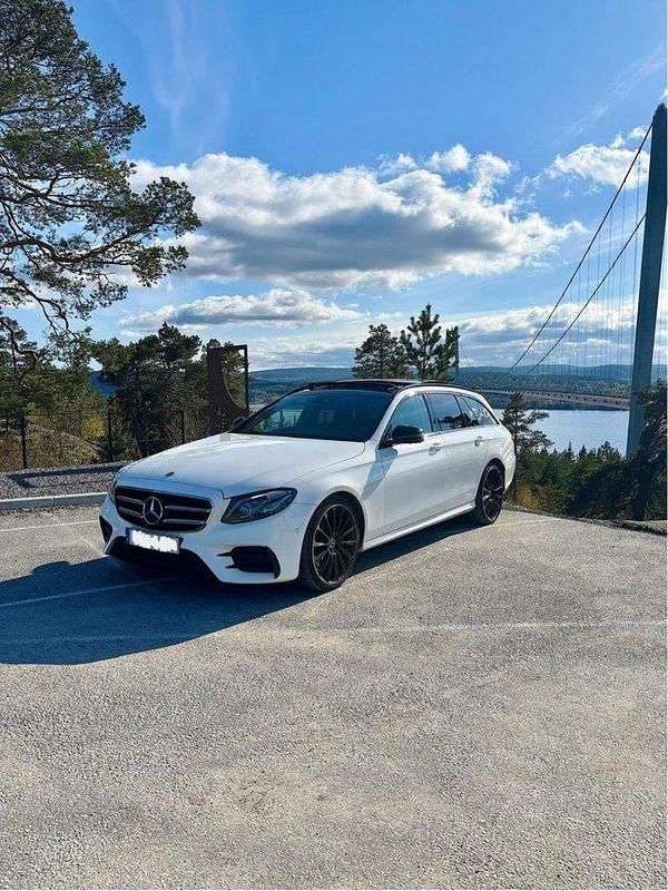 Begagnad 2019 Mercedes E220 Kombi | 300 000 kr (Marknadspris) - Bild 1/4