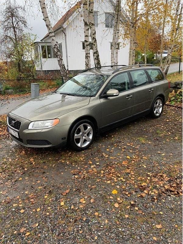 Grön Begagnad 2009 Volvo V70 Kombi | 35 000 kr (Marknadspris) - Bild 1/4