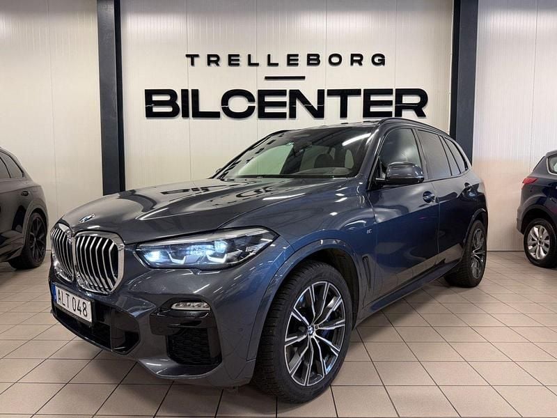 Grå Begagnad 2018 BMW X5 M Sport SUV | 399 900 kr (Bra pris) - Bild 1/4