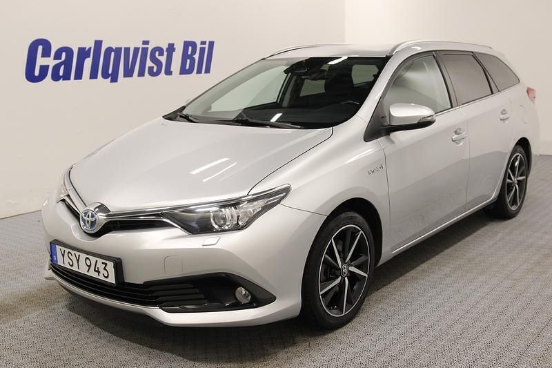 Silver metallic Begagnad 2017 Toyota Auris Kombi | 185 000 kr (Lite dyr) - Bild 1/4