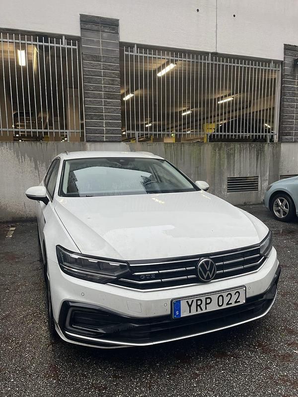 Begagnad 2021 VW Passat GTE Kombi | 219 000 kr (Marknadspris) - Bild 1/4