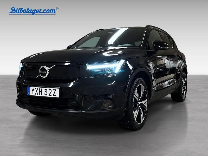 Svart Begagnad 2023 Volvo XC40 Plus SUV | 339 900 kr - Bild 1/4