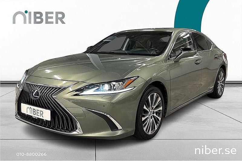 Grön Begagnad 2021 Lexus ES300H Limited Edition Sedan | 369 900 kr - Bild 1/4