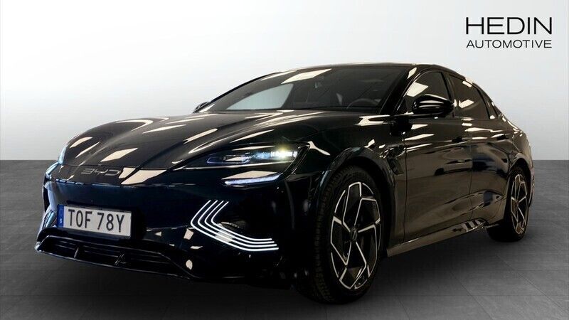 Svart (black) Begagnad 2023 BYD Seal Design Sedan | 479 700 kr - Bild 1/4