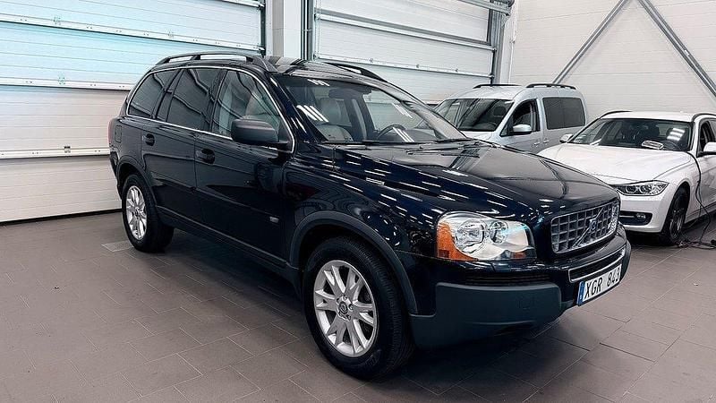 Mörkblå Begagnad 2006 Volvo XC90 SUV | 147 900 kr - Bild 1/4