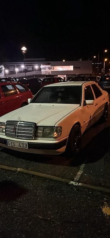 Begagnad 1988 Mercedes 300 Sedan | 38 000 kr - Bild 1/4