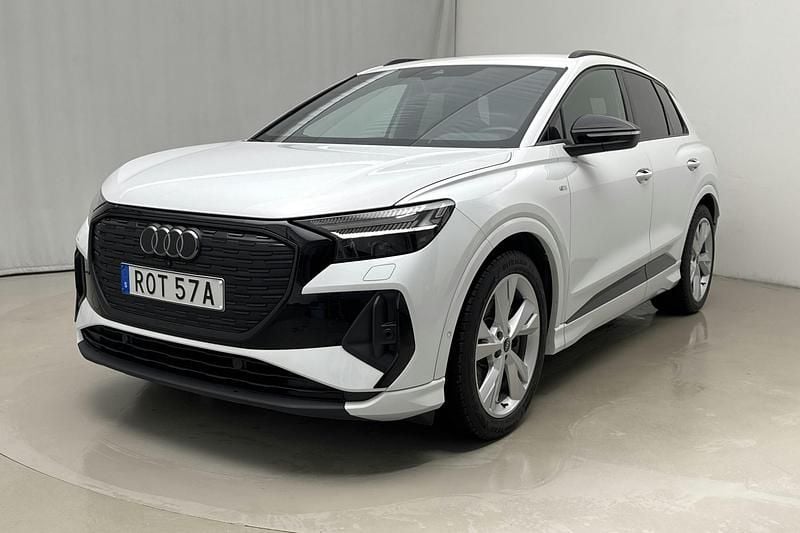 Vit Begagnad 2023 Audi Q4 e-tron Comfort SUV | 395 000 kr (Superpris) - Bild 1/4