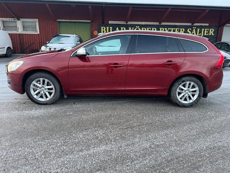 Röd Begagnad 2010 Volvo V60 Summum Kombi | 69 000 kr (Marknadspris) - Bild 1/4