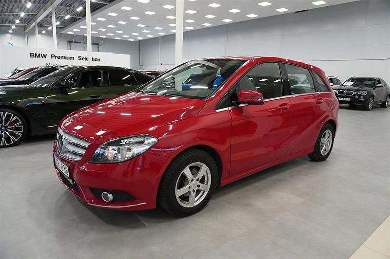 Begagnad Mercedes 180 109 HK (80 kW) 2014 Röd Sedan