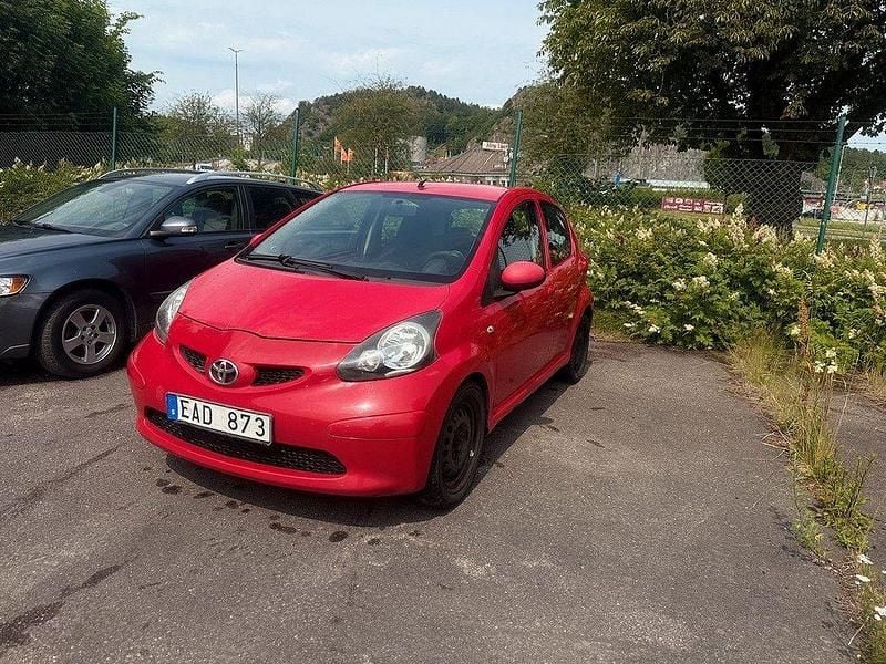 Röd Begagnad 2006 Toyota Aygo Halvkombi | 19 900 kr (Marknadspris) - Bild 1/4
