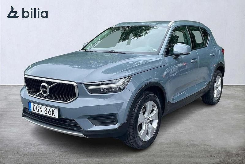 Grå Begagnad 2022 Volvo XC40 Momentum SUV | 264 000 kr (Marknadspris) - Bild 1/3