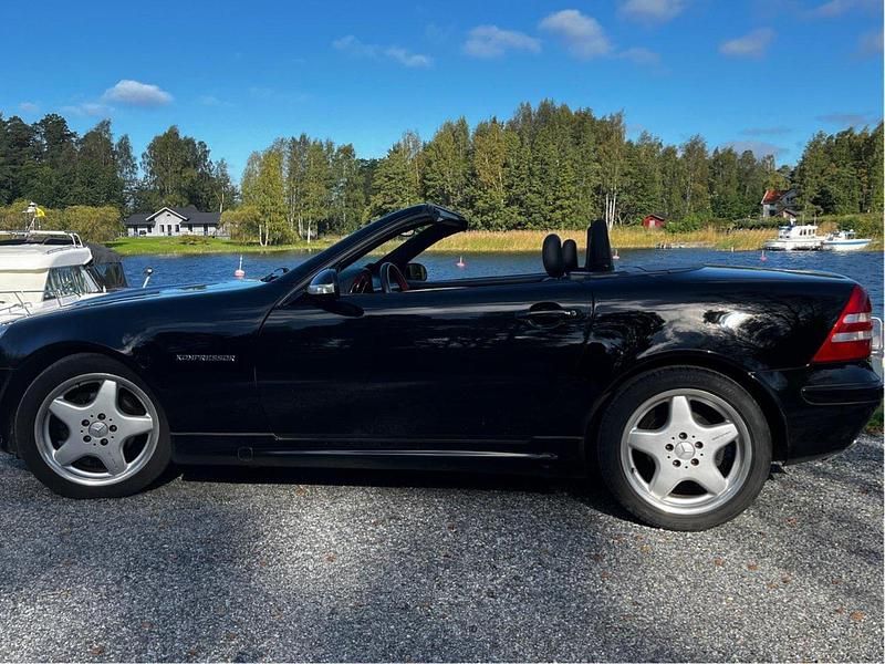 Svart Begagnad 2001 Mercedes SLK230 Cab | 75 000 kr (Superpris) - Bild 1/4