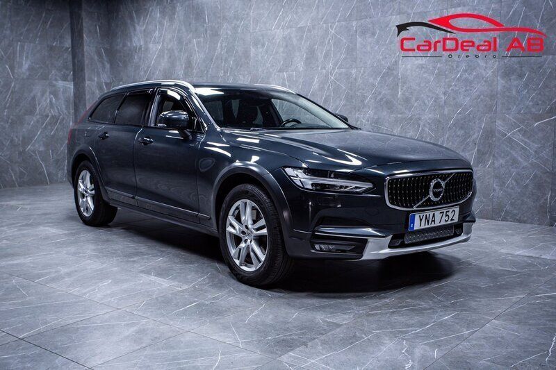 Grå Begagnad 2018 Volvo V90 CC Momentum Kombi | 204 800 kr (Marknadspris) - Bild 1/4