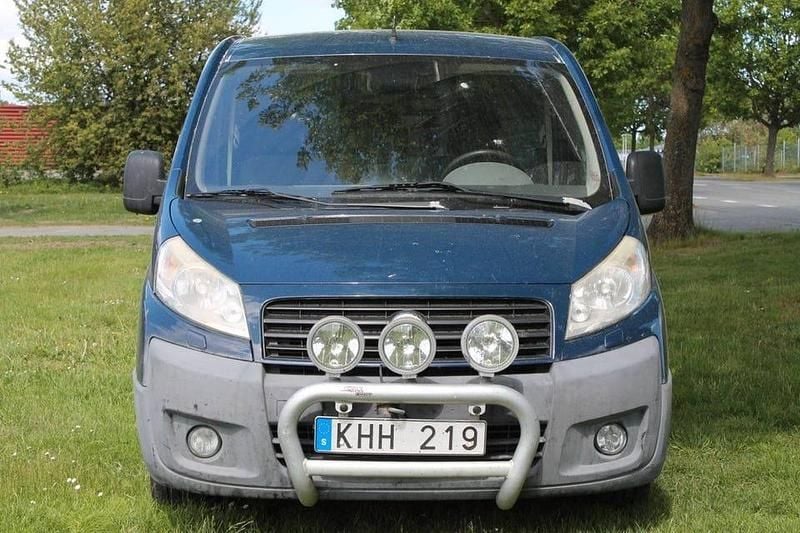 Begagnad Fiat Scudo 120 HK (88 kW) 2008 Mörkblå (blå) Van