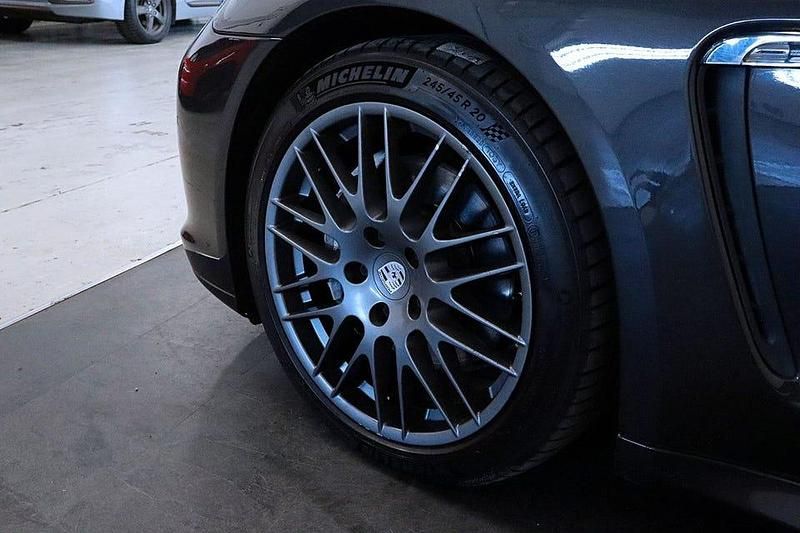 Begagnad Porsche Panamera 4 301 HK (221 kW) 2012 Grå Sedan