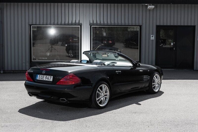 Begagnad Mercedes SL350 245 HK (180 kW) 2005 Svart Cab