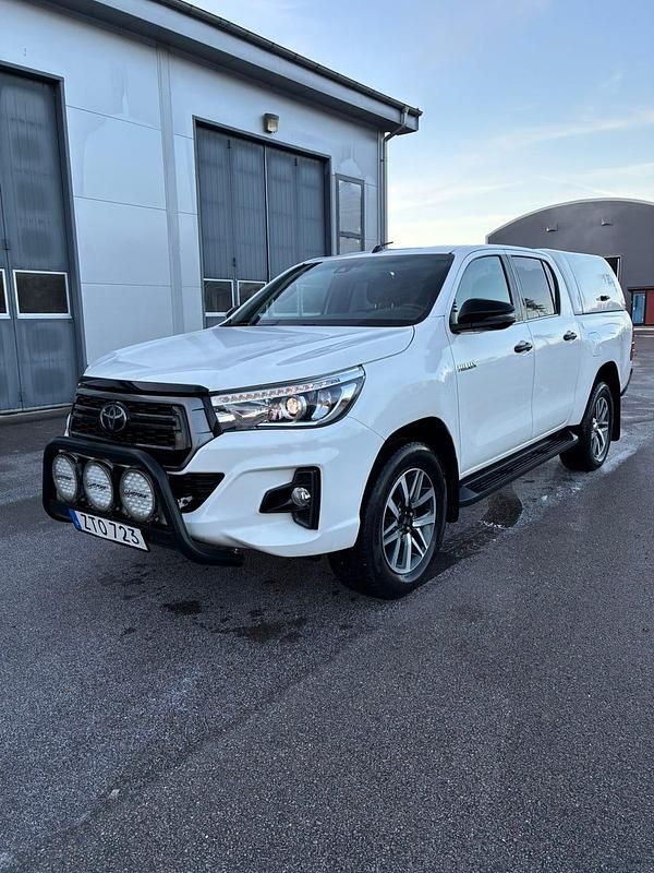 Begagnad 2020 Toyota HiLux Pickup | 437 500 kr (Marknadspris) - Bild 1/4