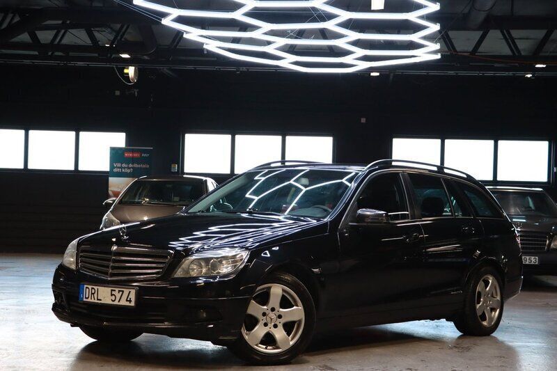 Svart Begagnad 2009 Mercedes C200 Classic Kombi | 99 900 kr (Marknadspris) - Bild 1/4