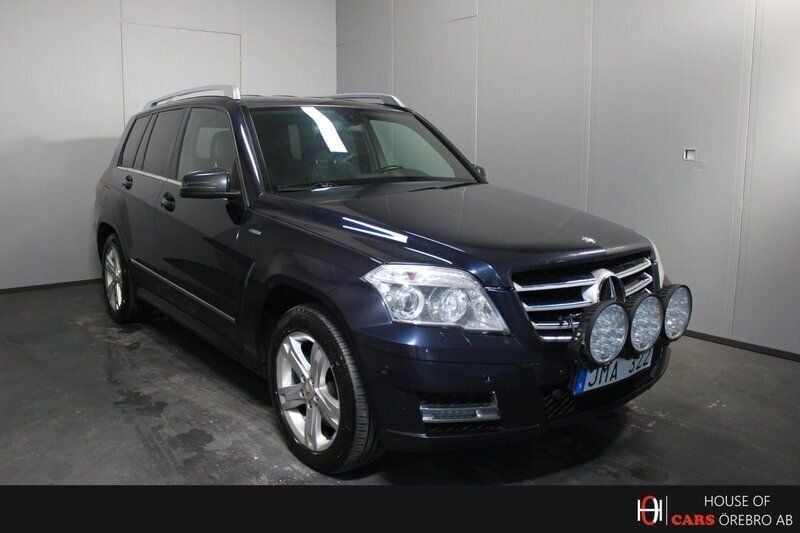 Mörkblå (blå) Begagnad 2012 Mercedes GLK220 SUV | 74 900 kr (Marknadspris) - Bild 1/4