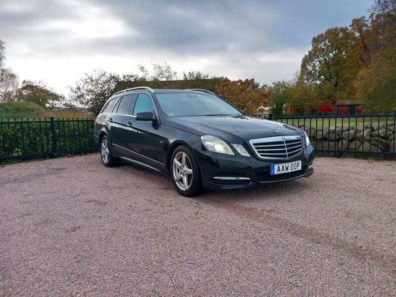 Svart (diamantsvart) Begagnad 2011 Mercedes E350 Avantgarde Kombi | 90 500 kr - Bild 1/4