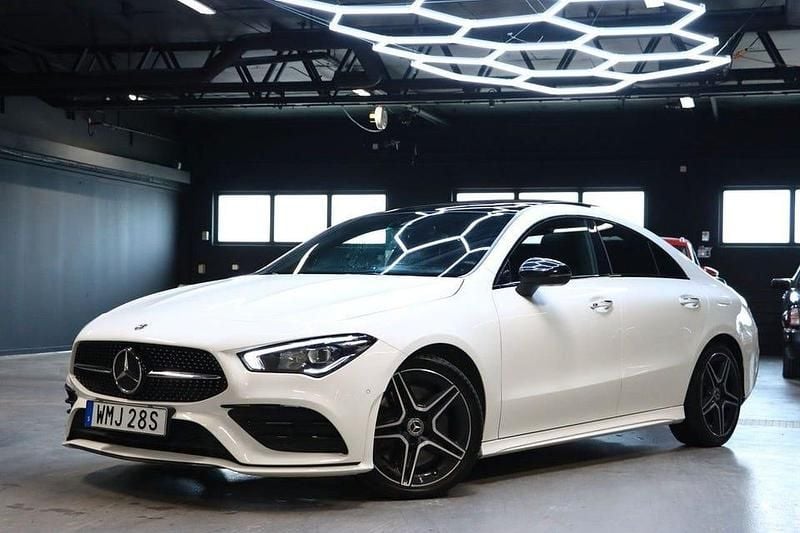 Vit Begagnad 2019 Mercedes 220 AMG Sportkupé | 309 900 kr - Bild 1/4