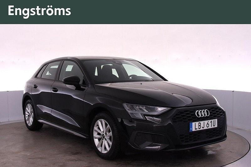 Svart (brilliantsvart) Begagnad 2022 Audi A3 Sportback Proline Halvkombi | 239 000 kr (Marknadspris) - Bild 1/4