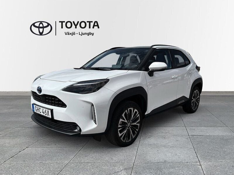 Vit Begagnad 2023 Toyota Yaris Cross Edition SUV | 319 000 kr (Marknadspris) - Bild 1/3