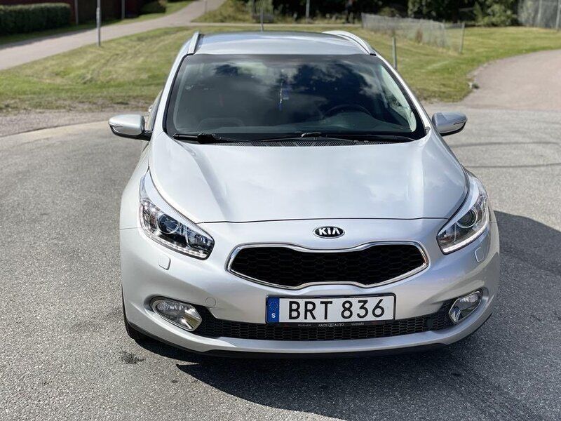 Grå Begagnad 2014 Kia Ceed Sportswagon Comfort Kombi | 122 000 kr (Lite dyr) - Bild 1/4
