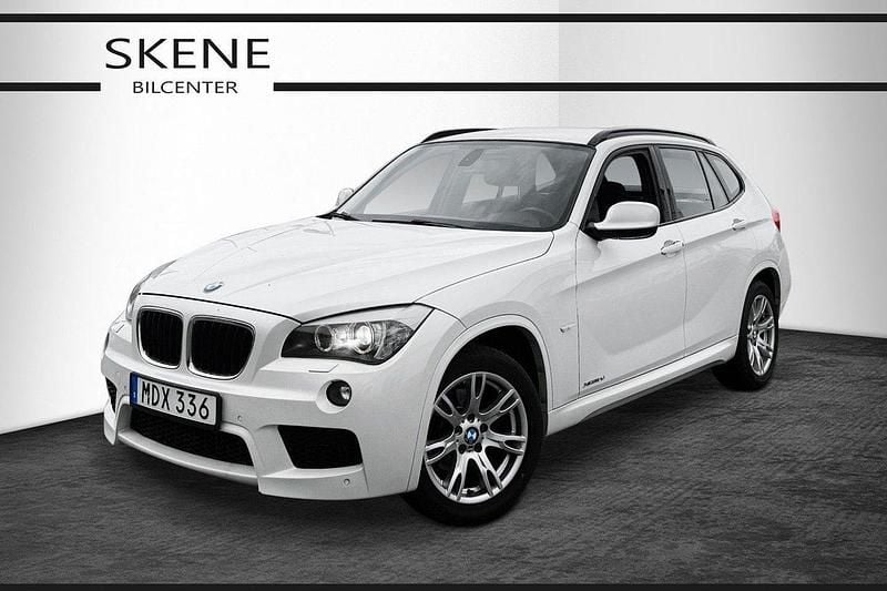 Vit Begagnad 2011 BMW X1 M Sport SUV | 79 500 kr (Marknadspris) - Bild 1/4