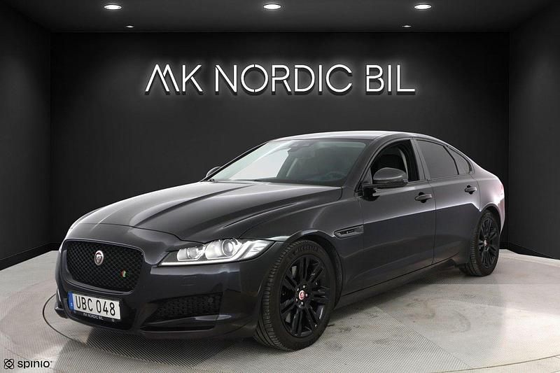 Svart Begagnad 2015 Jaguar XF Sedan | 224 900 kr - Bild 1/4