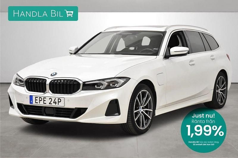 Vit Begagnad 2023 BMW 330e Kombi | 439 900 kr - Bild 1/3