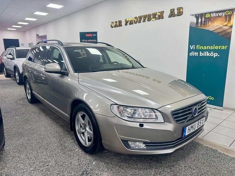 Ljusbrun (brun) Begagnad 2015 Volvo V70 Momentum Kombi | 119 900 kr (Bra pris) - Bild 1/4