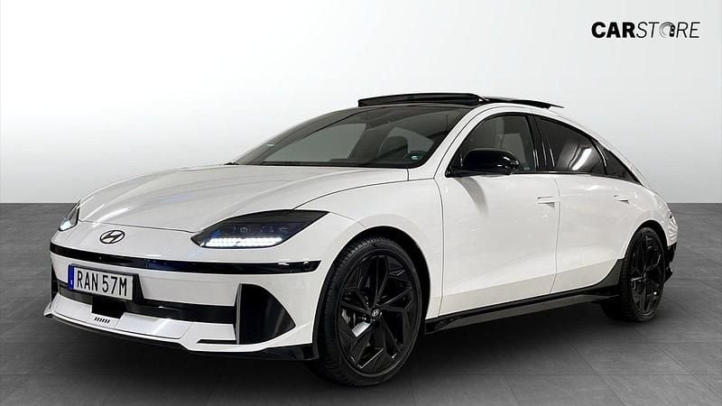 Vit (white) Begagnad 2023 Hyundai Ioniq 6 Edition Sedan | 429 900 kr (Marknadspris) - Bild 1/4