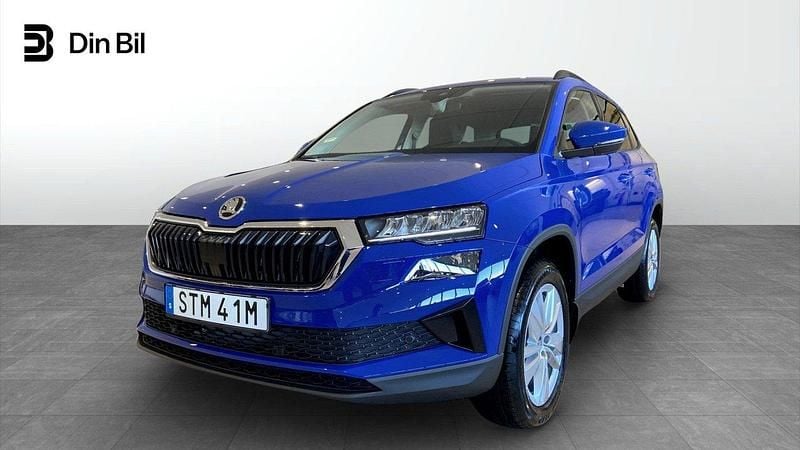 Blå Ny 2025 Skoda Karoq Selection SUV | 349 900 kr (Marknadspris) - Bild 1/4