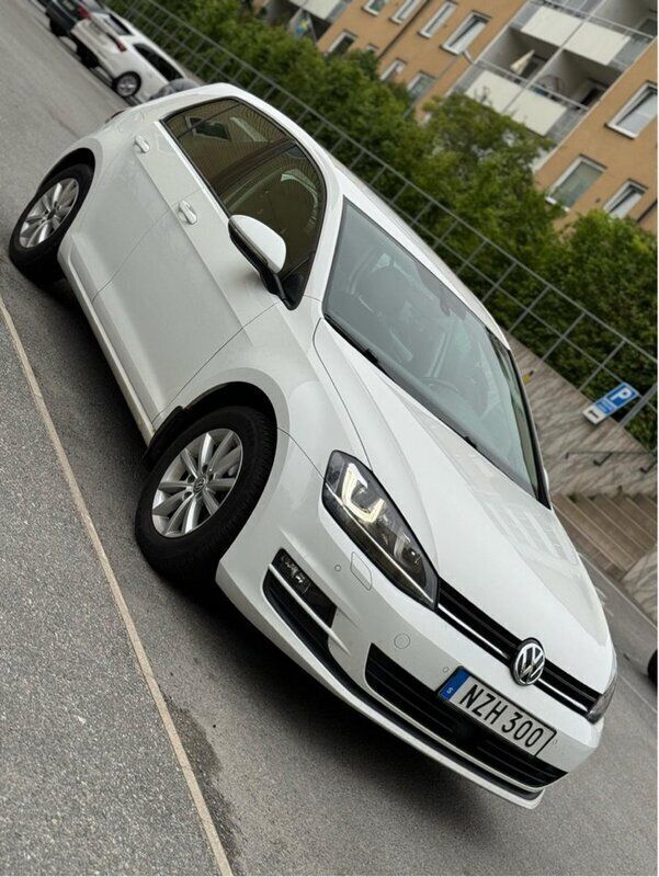 Vit Begagnad 2014 VW Golf VII Halvkombi | 83 000 kr (Superpris) - Bild 1/4