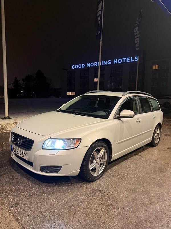Begagnad 2011 Volvo V50 Kombi | 27 500 kr (Marknadspris) - Bild 1/4