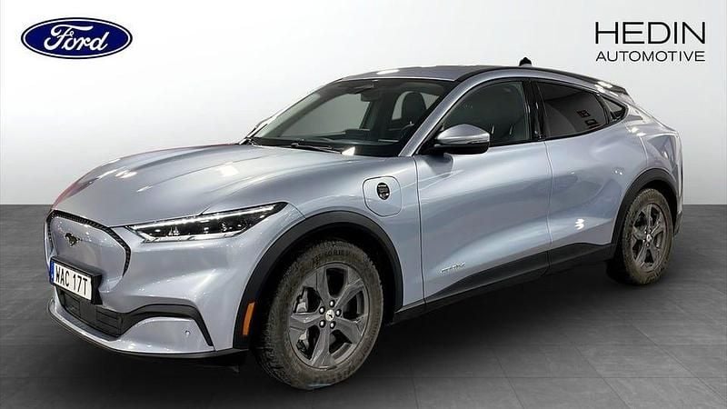 Grå Begagnad 2022 Ford Mustang Mach-E Standard Range SUV | 364 900 kr (Marknadspris) - Bild 1/4
