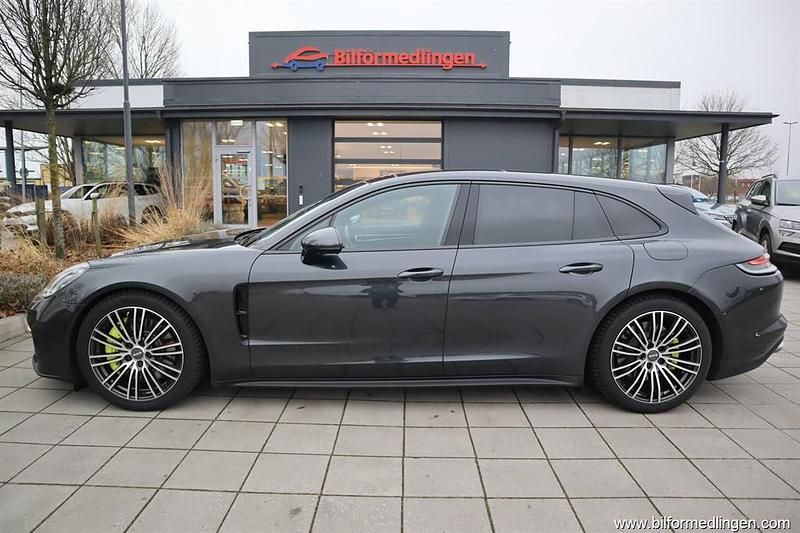 Grå Begagnad 2023 Porsche Panamera 4 Sport Turismo Sedan | 799 900 kr (Bra pris) - Bild 1/4