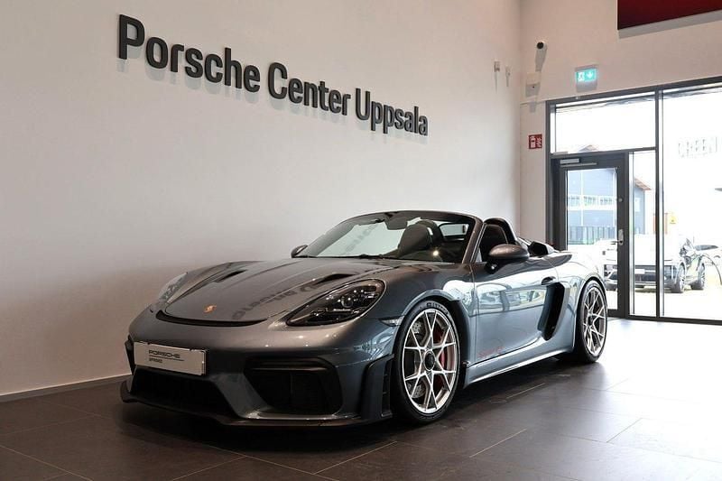 Grå Begagnad 2024 Porsche 718 Spyder Cab | 1 545 000 kr - Bild 1/4