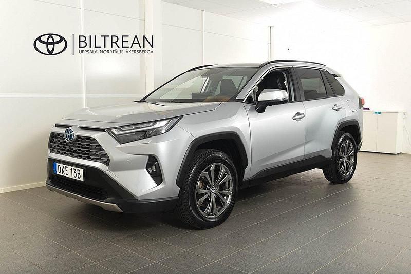 Silver Begagnad 2023 Toyota RAV4 Hybrid Executive SUV | 419 900 kr (Marknadspris) - Bild 1/4