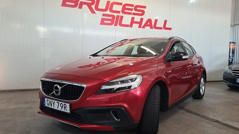 Röd Begagnad 2019 Volvo V40 CC Kinetic Kombi | 219 900 kr (Marknadspris) - Bild 1/4