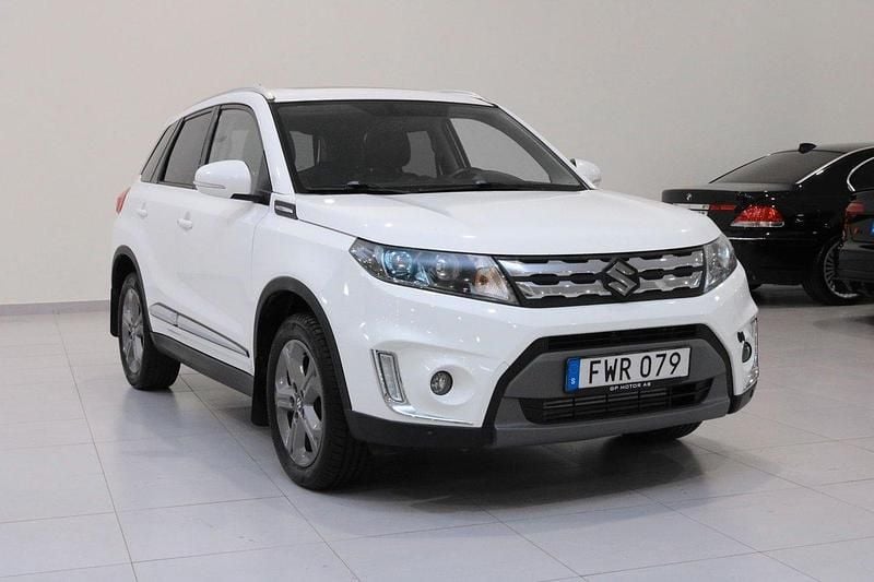 Vit Begagnad 2015 Suzuki Vitara SUV | 149 900 kr (Dyr) - Bild 1/4