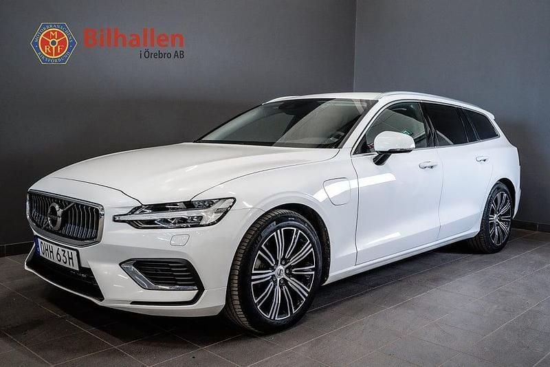 Vit Begagnad 2021 Volvo V60 Kombi | 334 900 kr (Superpris) - Bild 1/4