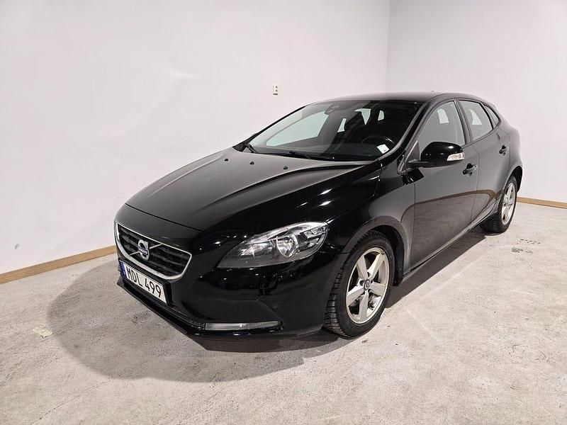Begagnad Volvo V40 Kinetic 122 HK (89 kW) 2016 Svart Halvkombi