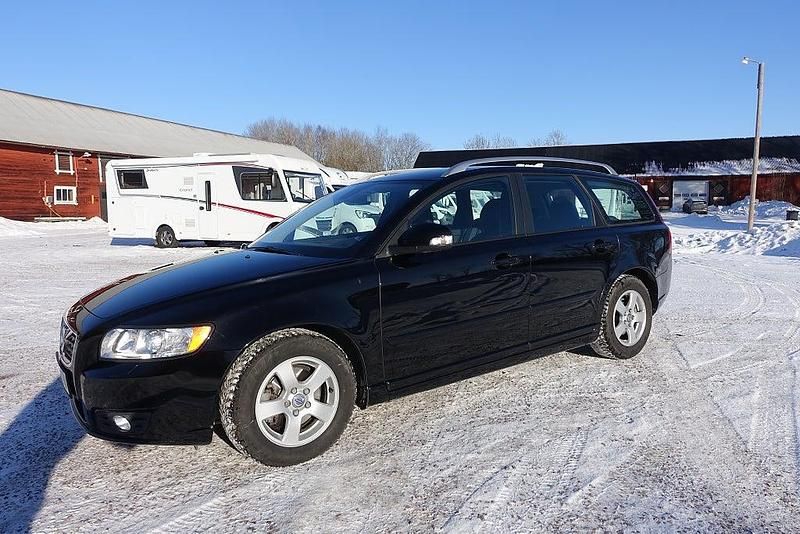 Begagnad Volvo V50 Momentum 116 HK (85 kW) 2011 Svart Kombi